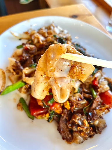 Image of Pink Bee Thai Food +